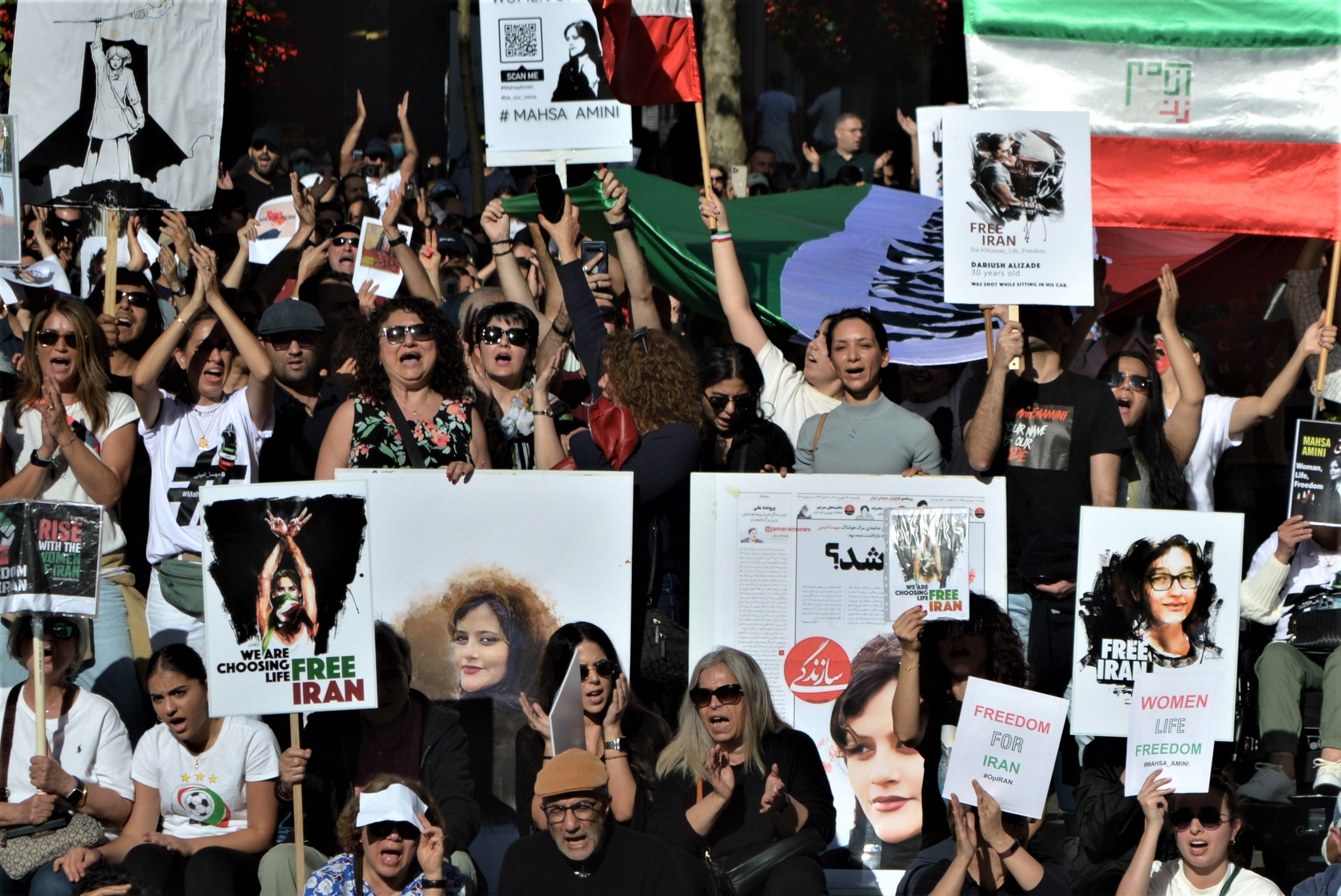 Iran: ‘Society has risen to overthrow the Islamic Republic’ | Green Left