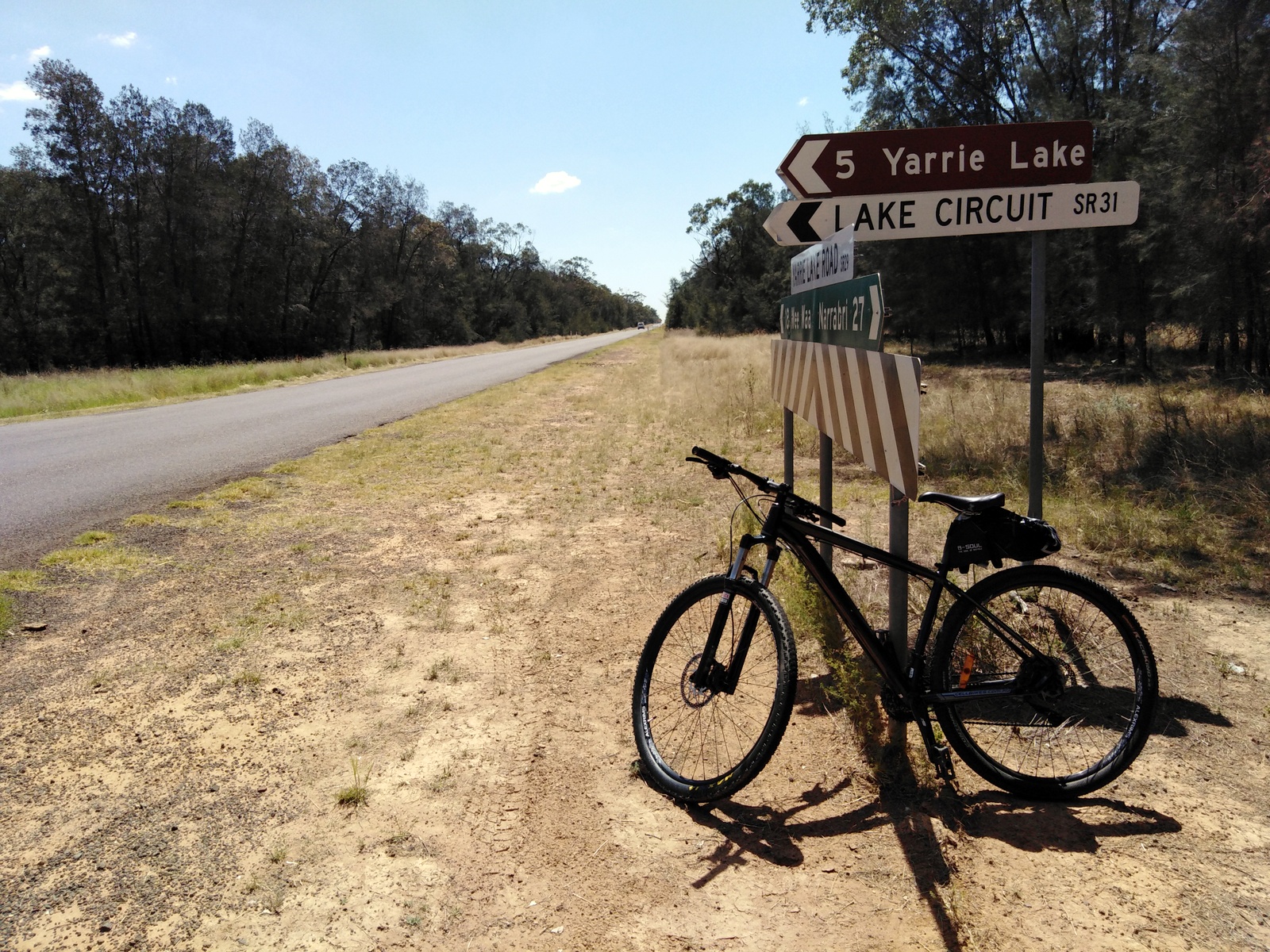 Yarrie Lake road