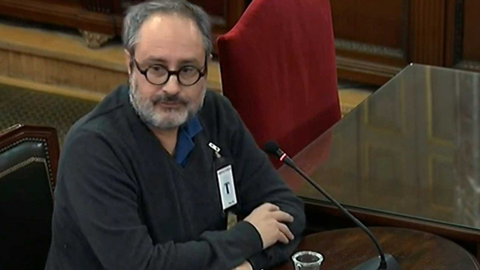 Antonio Bñaos, journalist and former People's Unity List (CUP) MP, refuses to answers the questions of the popular prosecution, Vox