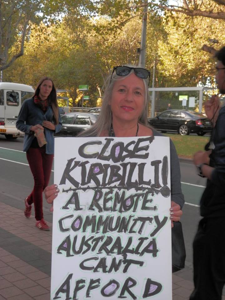 Protester with a Close Kiribilli placard.