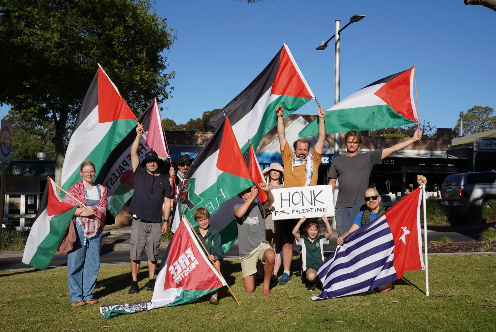 The Wednesday Walker regulars were joined by a heavy machinery operator last October, after he heard about their action on ABC Radio.