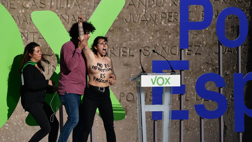 "It's not patriotism, it's fascism": Femen activist being hustled off the stage at closing meeting of Vox election campaign 