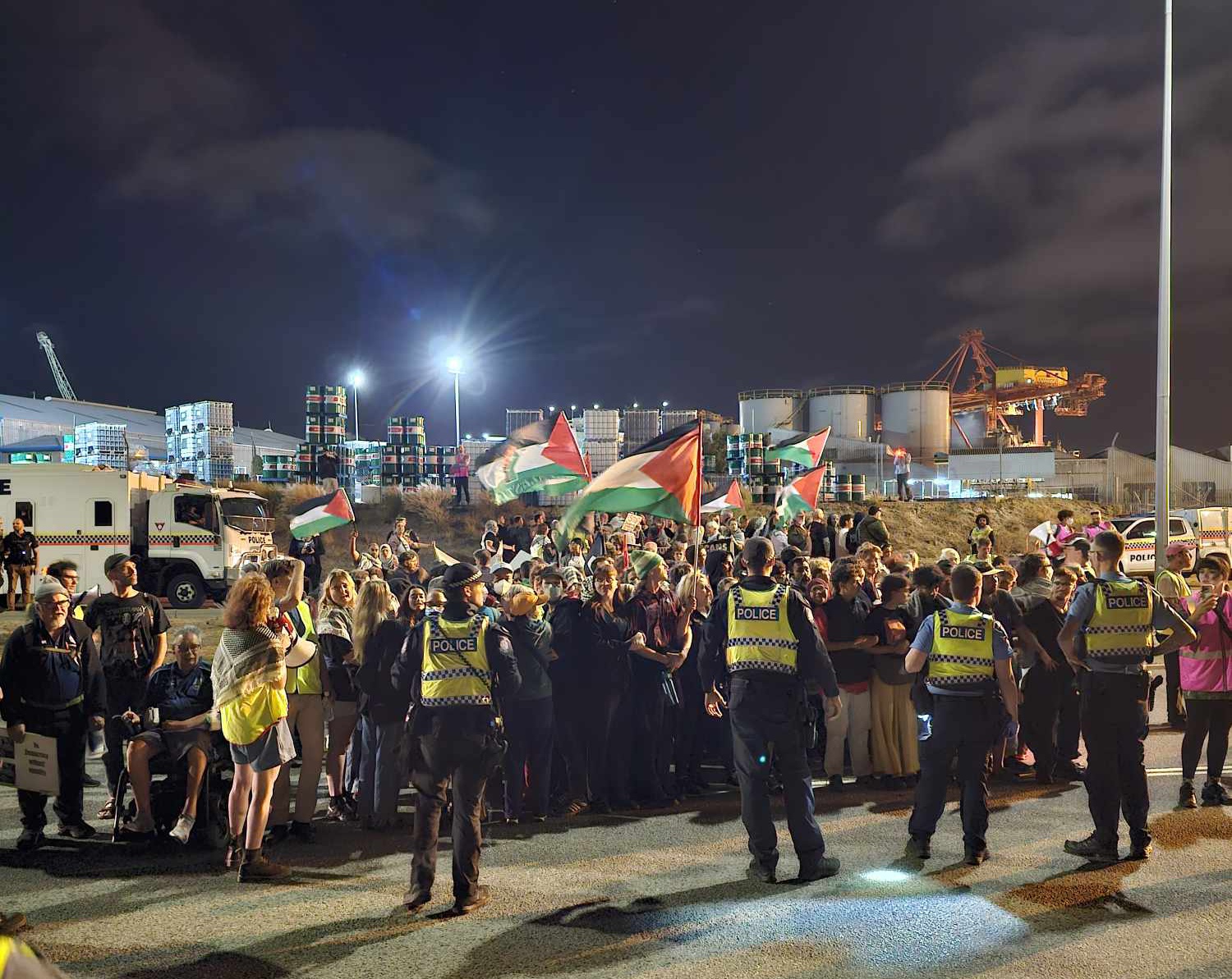 Fremantle port blockade, January 19