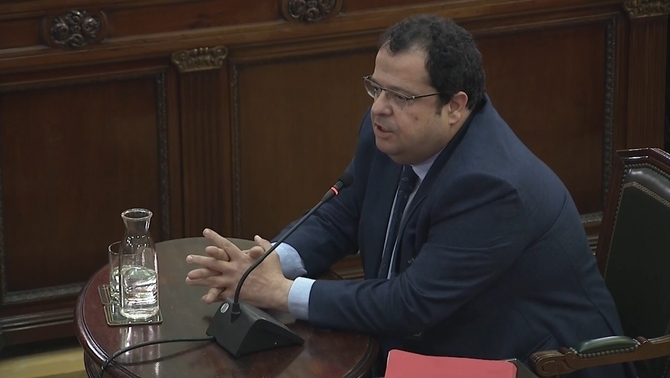 Joan Ignasi Elena, ormer spokesperson for the National Pact for the Referendum, giving evidence