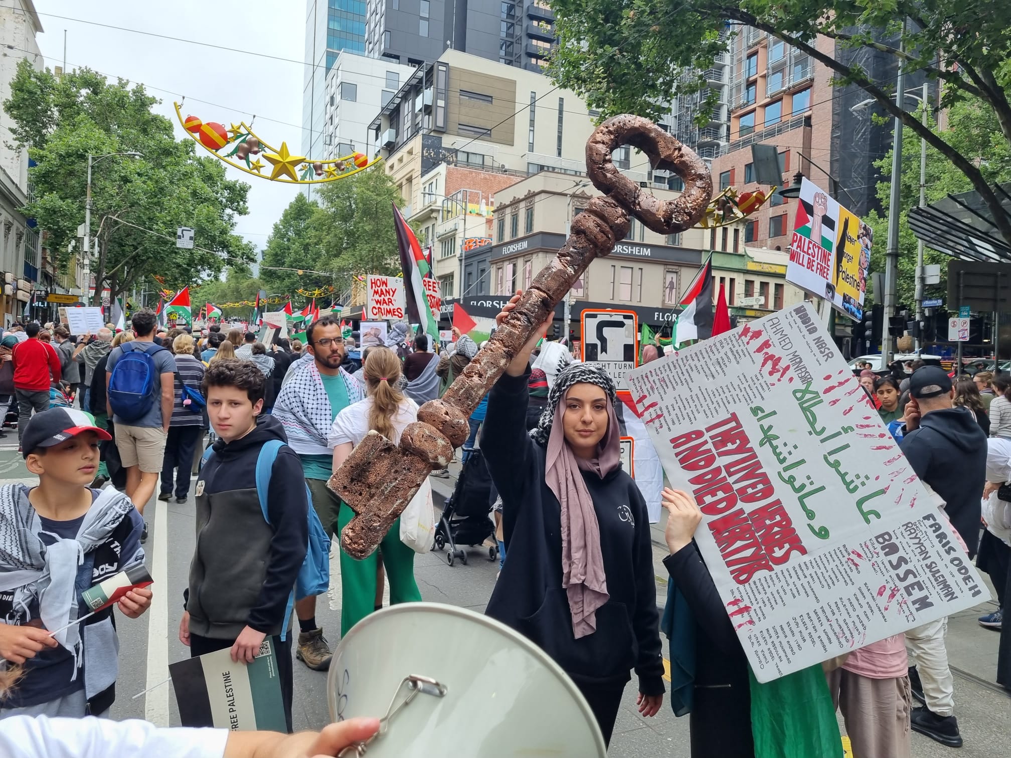 A giant key, symbolising the right to return, Naarm/Melbourne, December 10