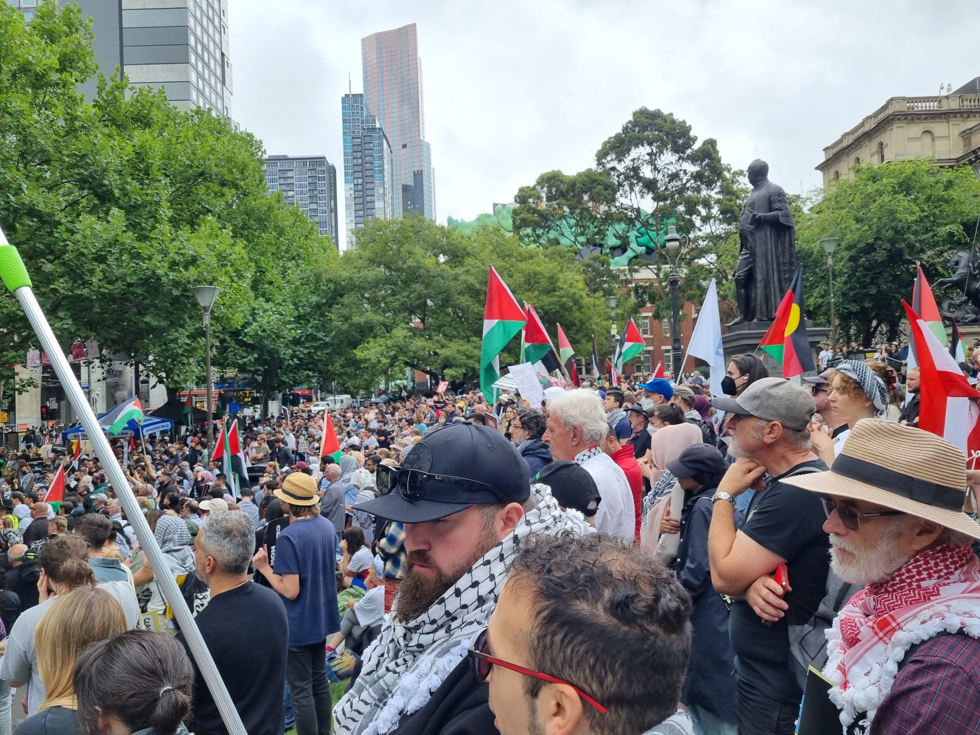 Tens of thousands rally in Naarm/Melbourne to free Palestine