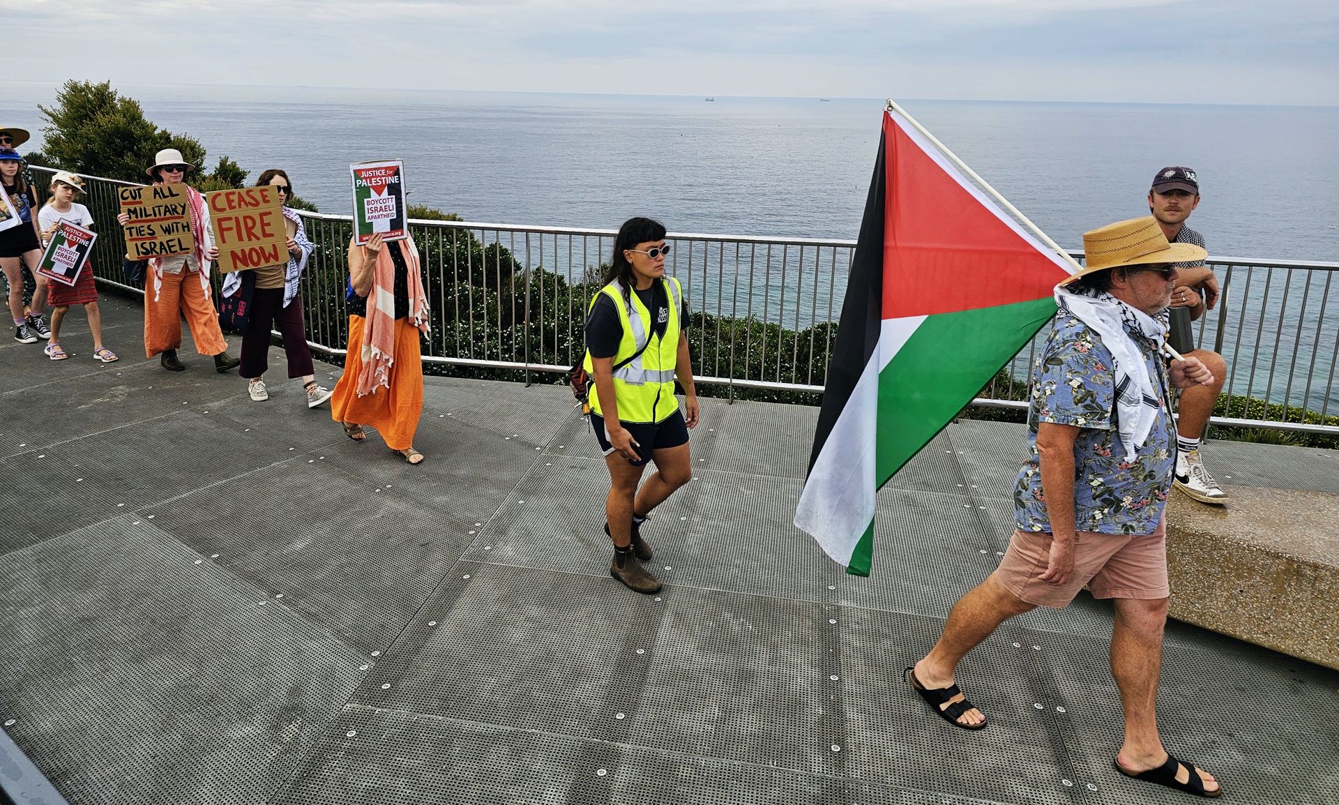 Muloobinba/Newcastle Good Friday march for Palestine