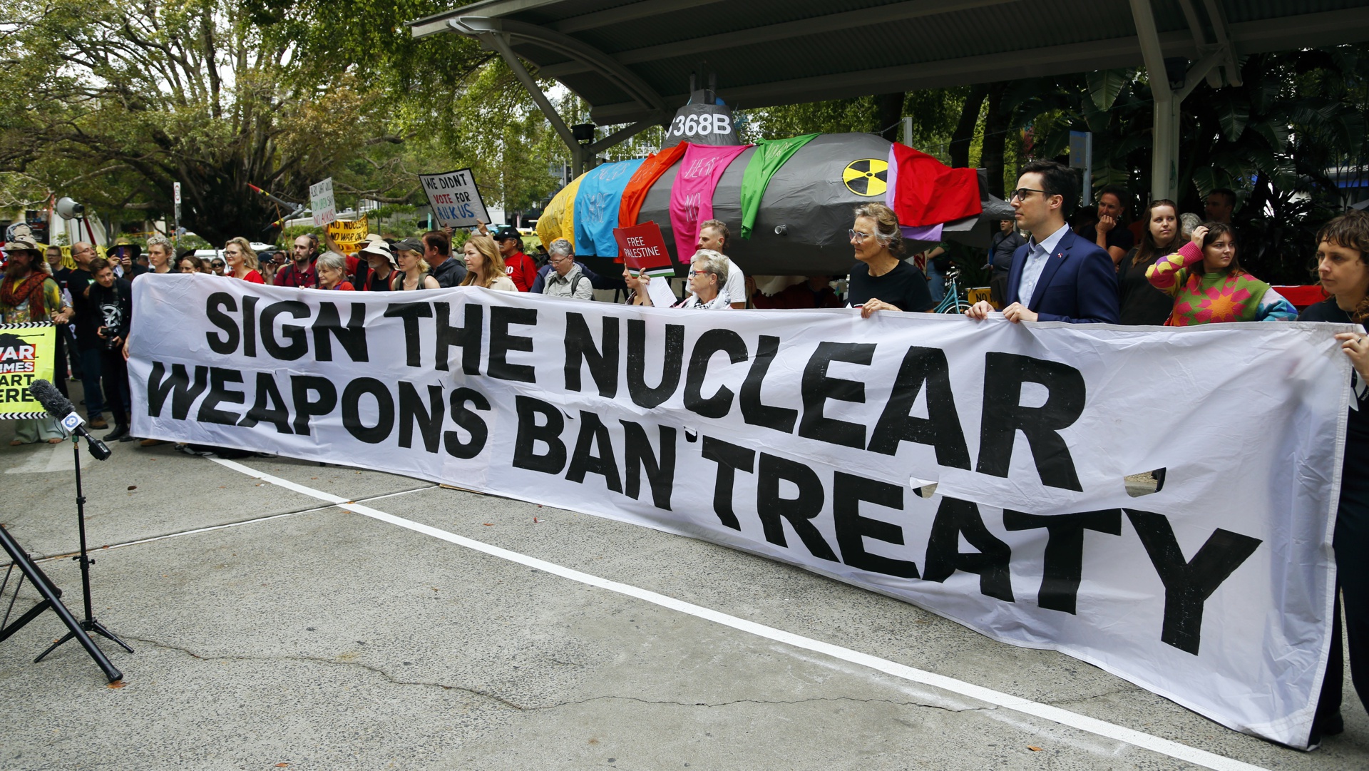 Sign the nuclear weapons ban treaty Sign the nuclear weapons ban treaty