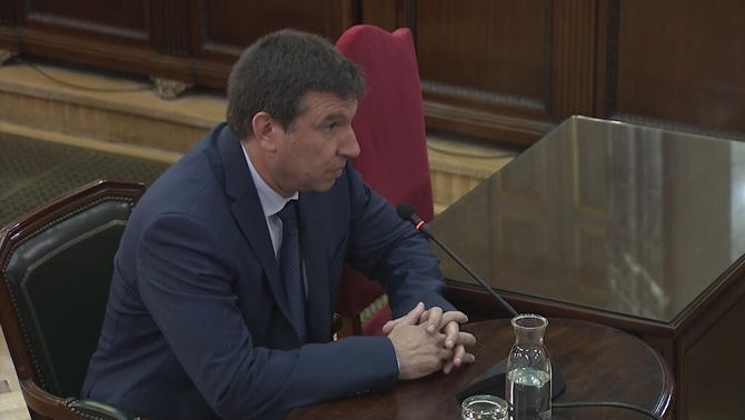 Mossos d'Esqudra officer Francesc Xavier Pastor gives evidence