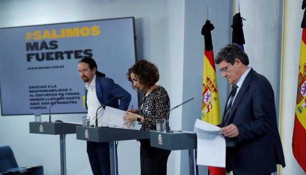 Second deputy PM, Pablo Iglesias, Spanish government spokeperson and treasurer María Jesús Monter and social security minister José Luis Escrivá announce the guaranteed minimum income scheme (Credit: EFE