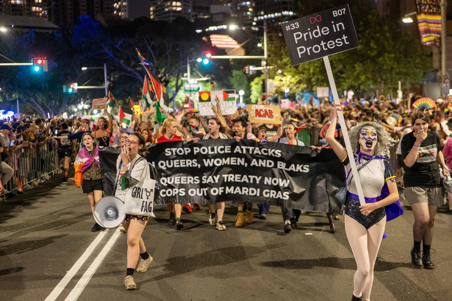 Activists highlighed the connection between police targeting of LGBTIQ and First Nations people and Israel's subjugation of Palestinians. 