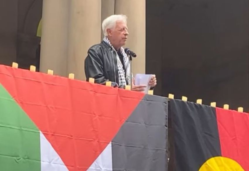 Peter Slezak speaking at Palestine vigil