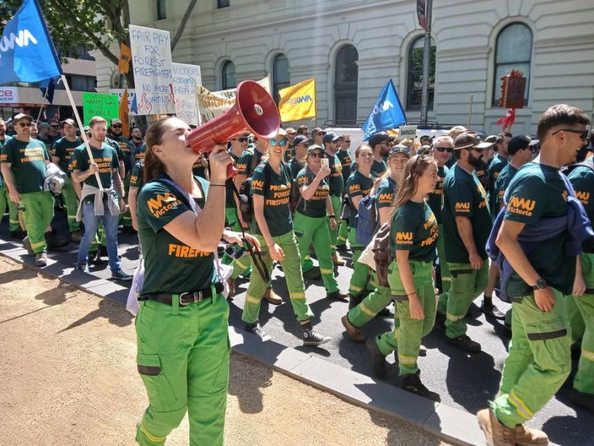 Vic forest firefighters