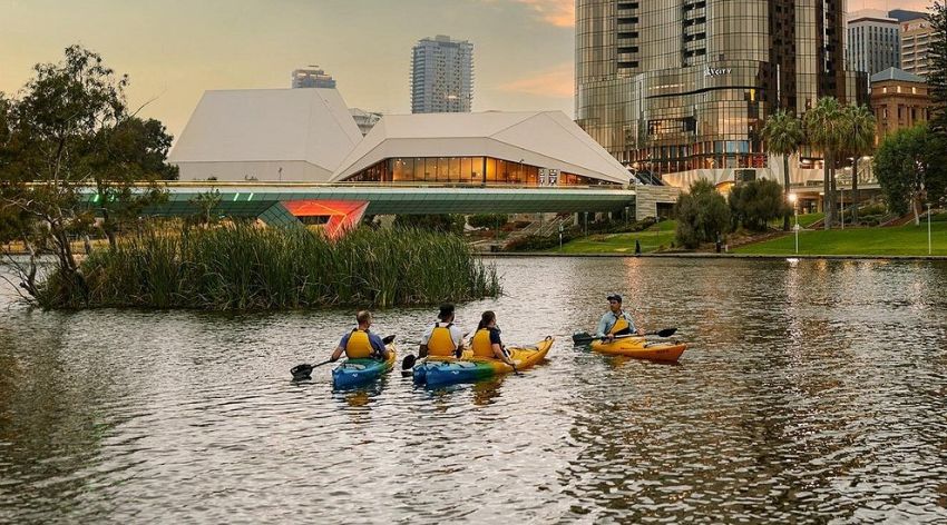 Photo of people in kayaks on Karrawirra Parri.