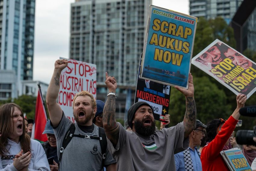 protesters outside the Indo-Pacific Weapons Expo