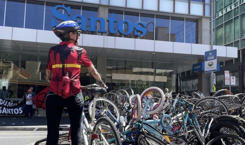 Cropped photo of Dump Santos protest at Santos Centre, Tarntanya