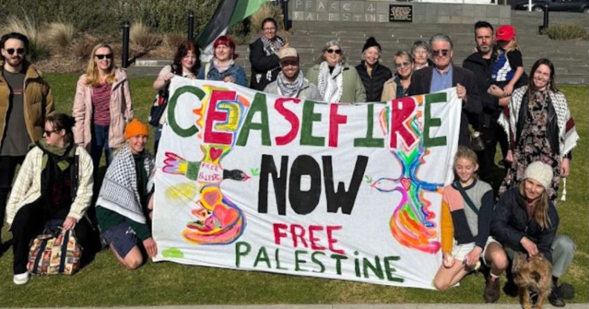 Photo of Bass Coast 4 Palestine supporters at Wonthaggi Mine Whistle vigil
