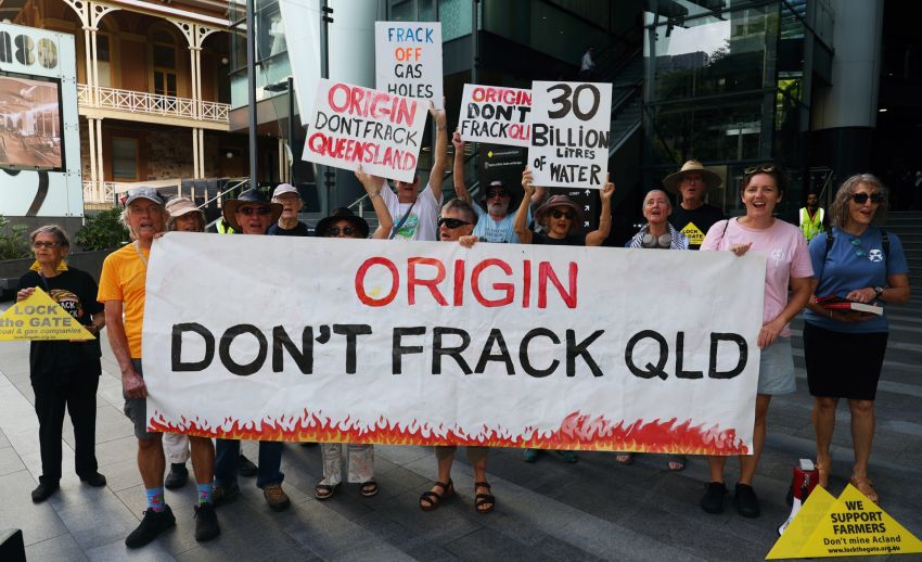 'Origin don't frack Queensland' - protest outside Origin headquarters on March 23