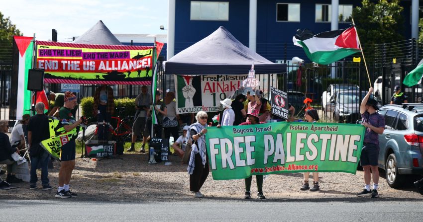 Weapons out of Magandjin protest, March 30