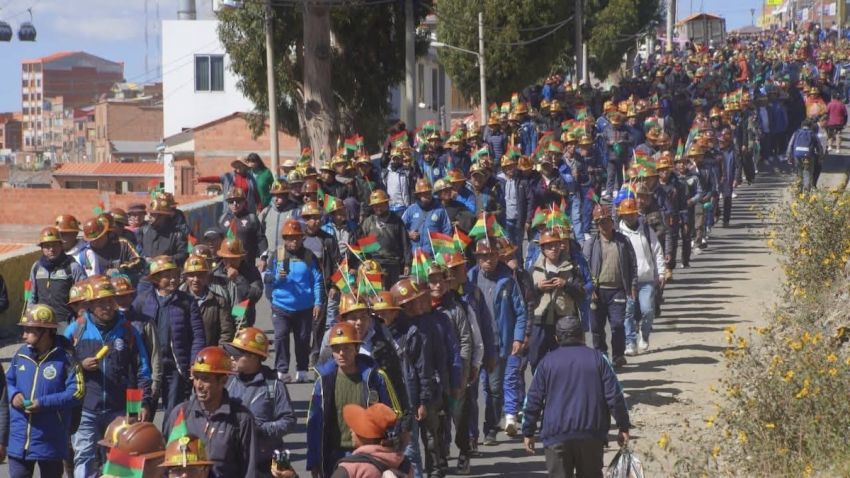 Bolivian workers marching