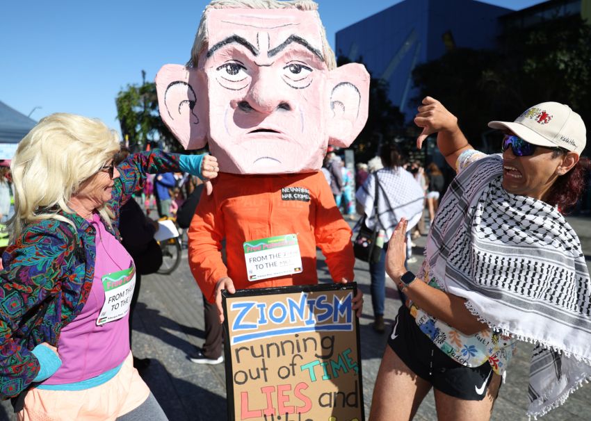 Thumbs down Netanyahu