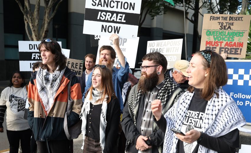 Around 30 activists have defied Queensland's pro-genocide/anti-free speech law. Photo: Alex Bainbridge