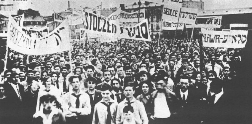 Open-air gathering of the Bundist Youth Organization, Warsaw, June 1932. Courtesy Bund Archives of the Jewish Labor Movement, New York.
