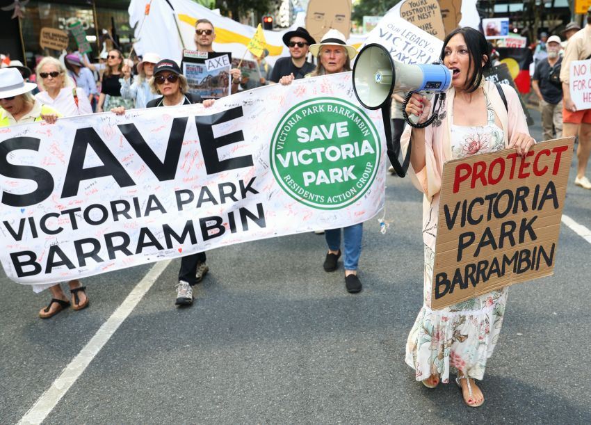 Greens council Seal Chong Wah leading the march