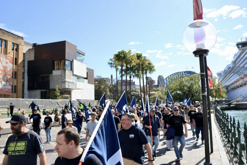 etu members marching to support the MUA strike