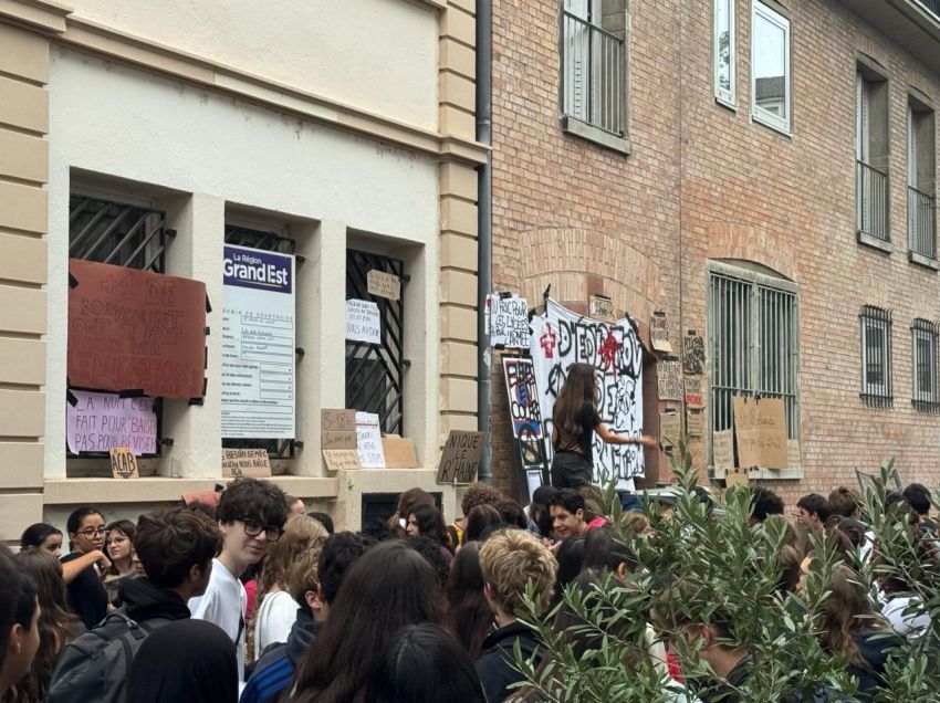 high school students blockade