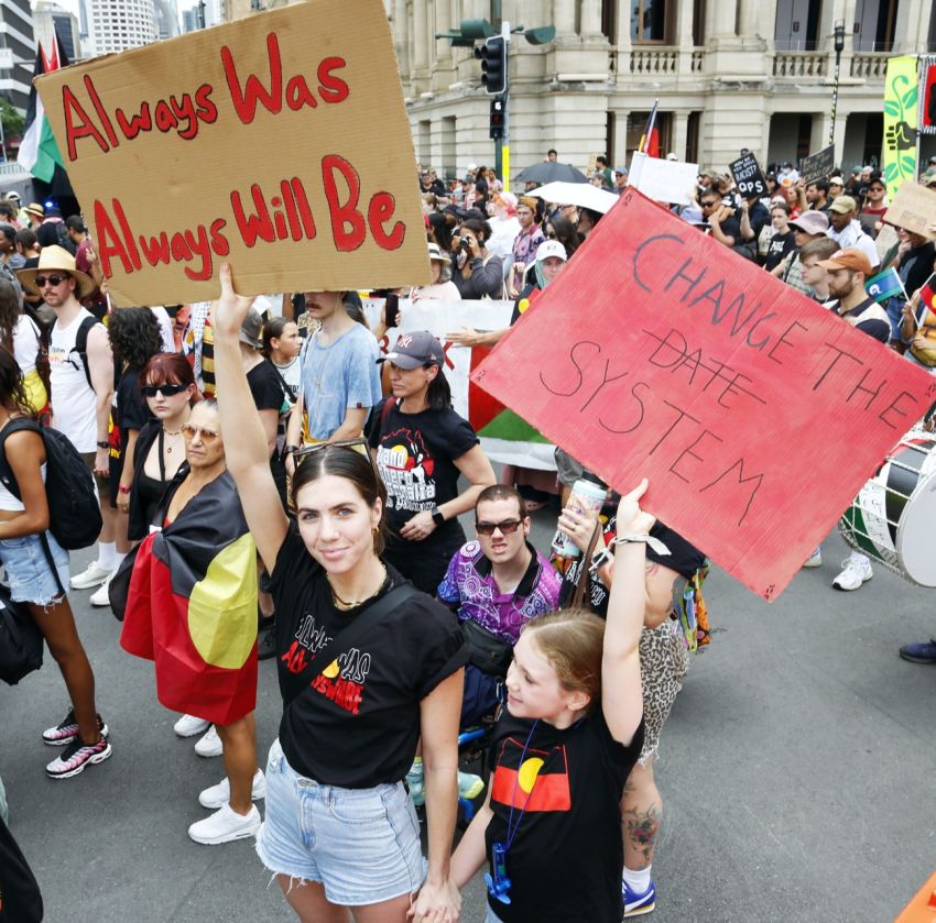 'Always was, always will be Aboriginal land' among thousands of marchers in Magan-djin/Brisbane
