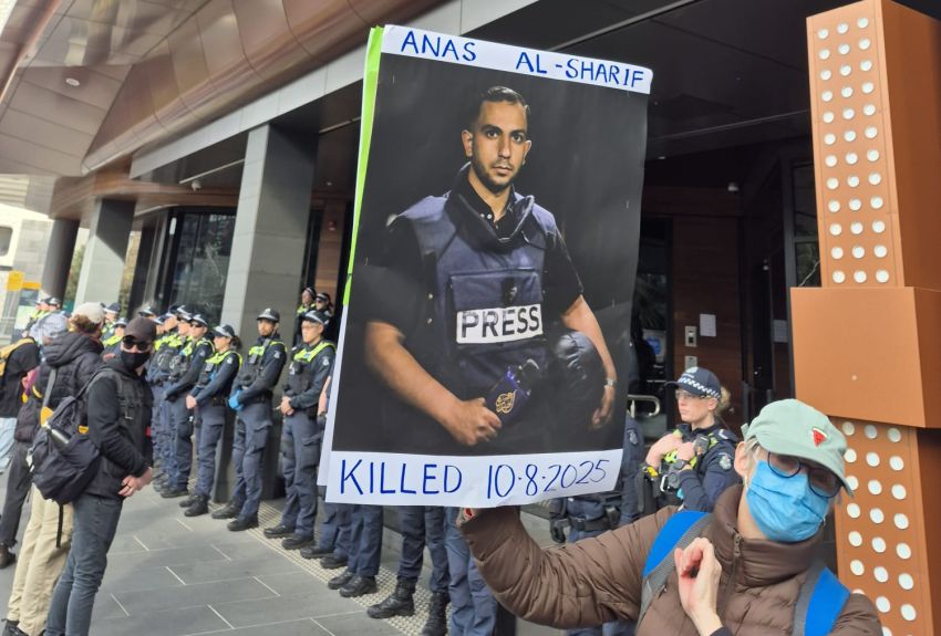Protesters in Naarm/Melbourne express solidarity with targeted Palestinian journalists, August 17