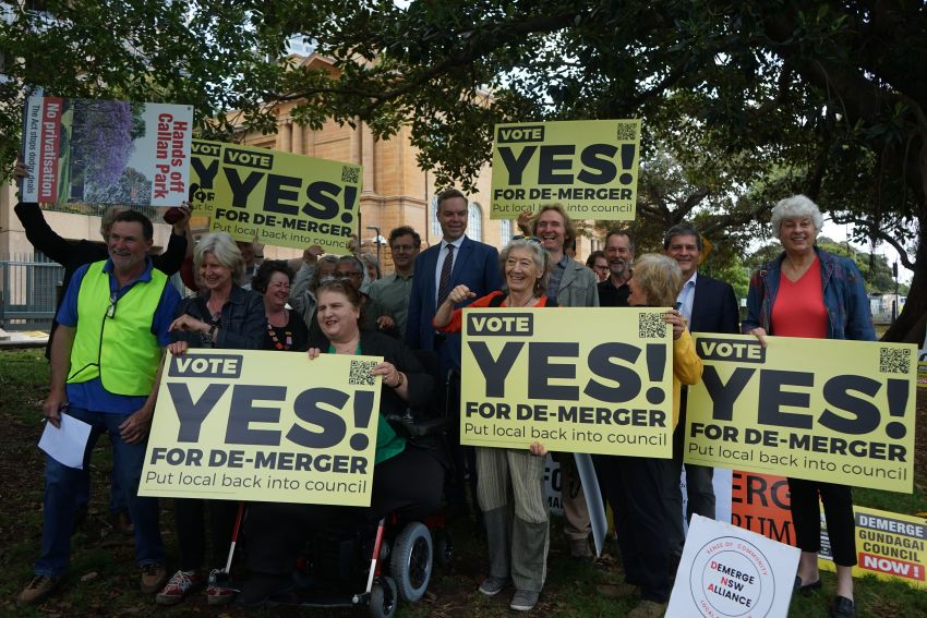 Community gathers for deamalgamation