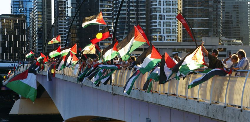 Magan-djin/Brisbane activists raised Palestinian colours on the Victoria Bridge