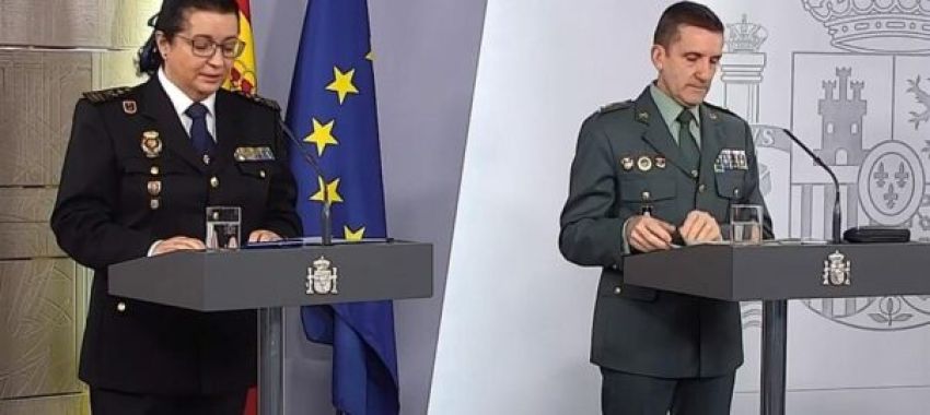 José Manuel Santiago (right) at a press conference (Credit: Vilaweb)