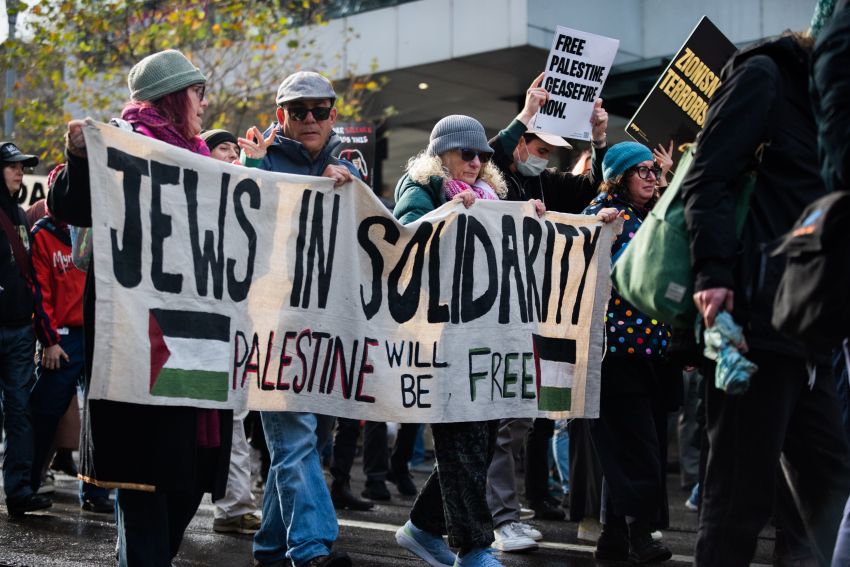 Jews in solidarity with Palestine banner
