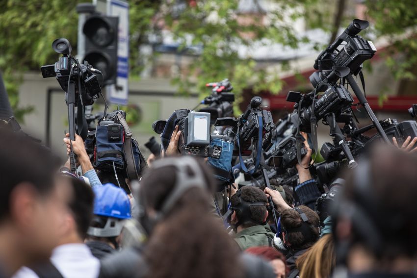 Journalists cameras