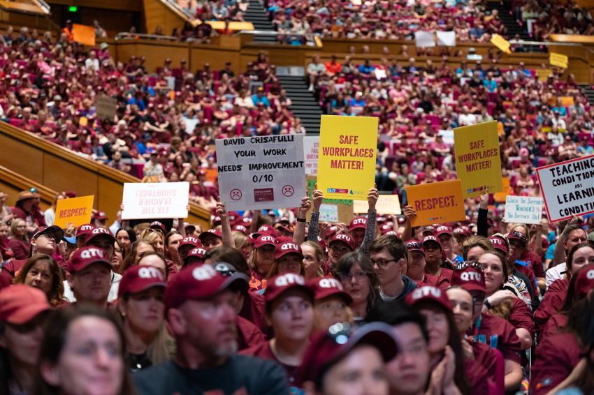 Massive Queensland teachers strike for better conditions in schools
