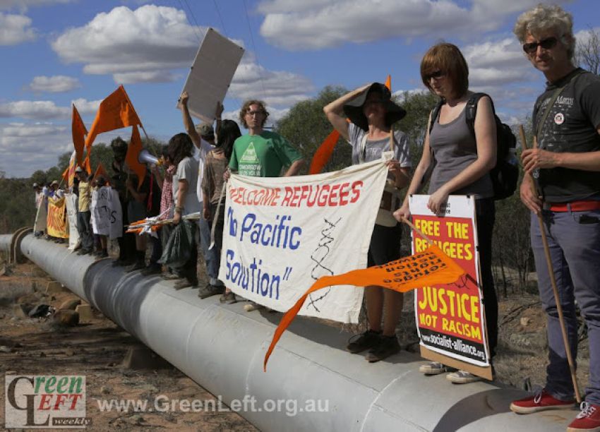 Refugee rights activists on the Kalgoorlie pipeline.