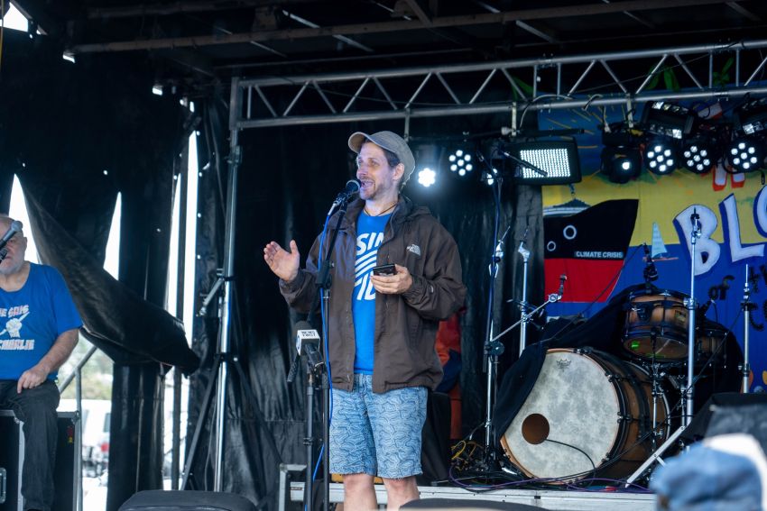 Rising Tide's Shaun Murray speaks to blockade participants Rising Tide's Shaun Murray speaks to blockade participants