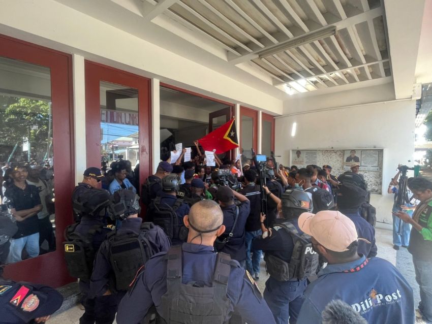 students protesting in Timor-Leste