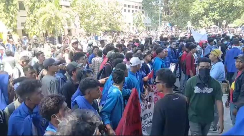 students protesting in Timor-Leste