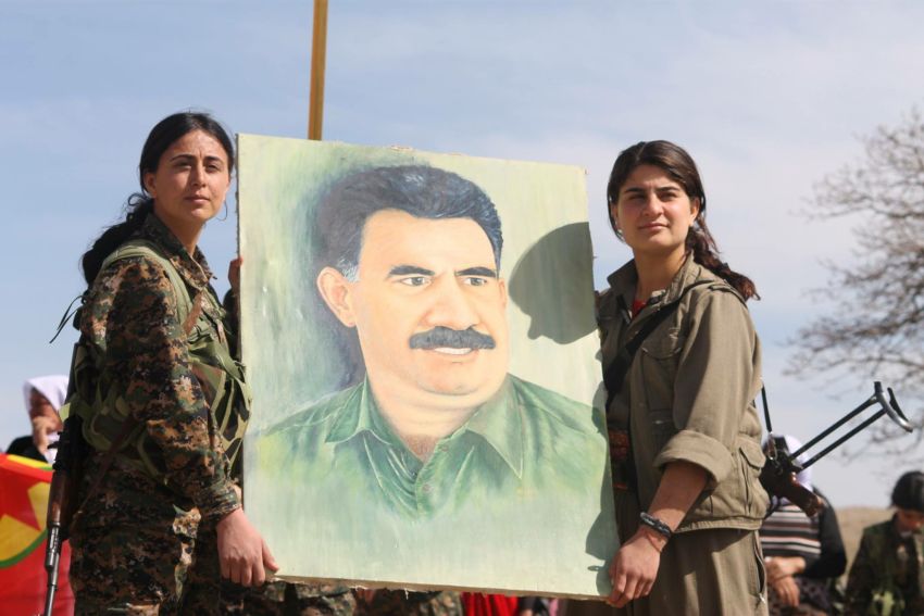 Yazidi fighters in southern Kurdistan hold up a portrait of Abdullah Ocalan. Photo: Kurdishstruggle/Flickr.