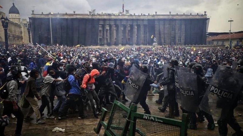 Police violently attack protesters