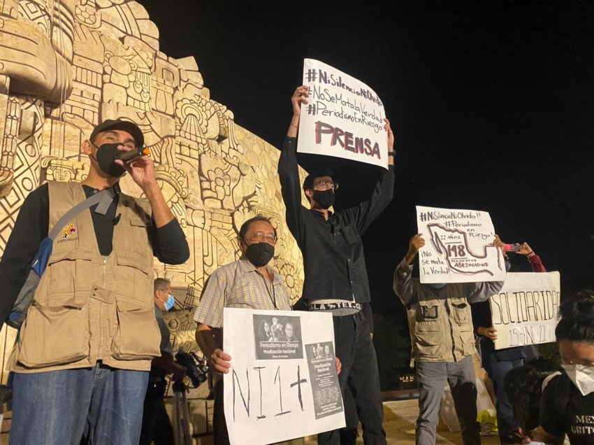 Journalists protest in Yucatan. Photo: Lilia Balam