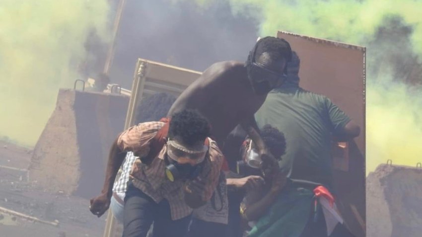 Sudanese youth resisting the military's attacks