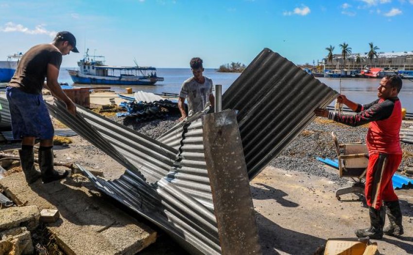 Clean up after Hurricane Ian in Cuba