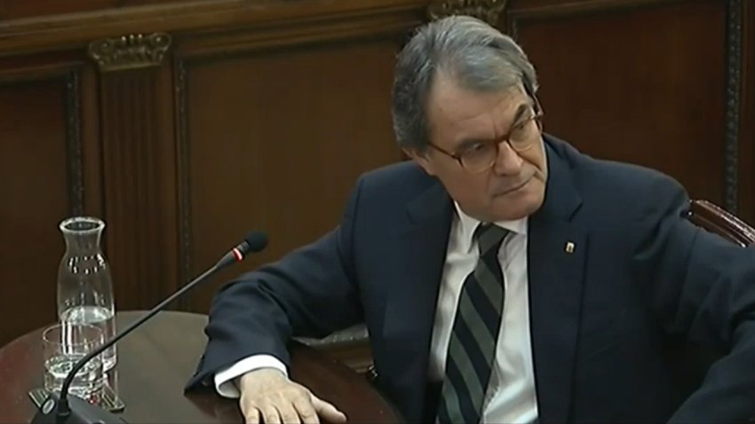 Former Catalan premier Artur Mas testifying
