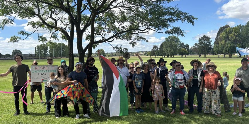 Flying kites in solidarity with the children of Gaza. Photo: Central West NSW for Palestine