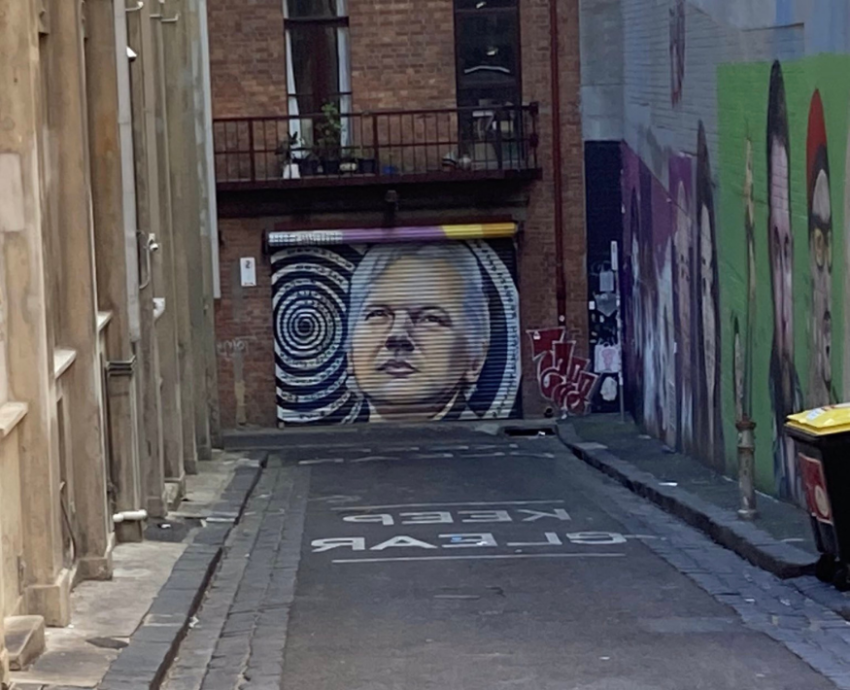 Free Julian Assange mural in Melbourne